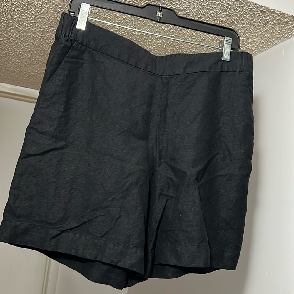 Northern Reflection black linen bermuda short with two front pockets size Med